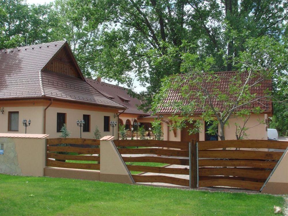 Platan Garden Rooms&Restaurant Hajdúszoboszló Exterior foto